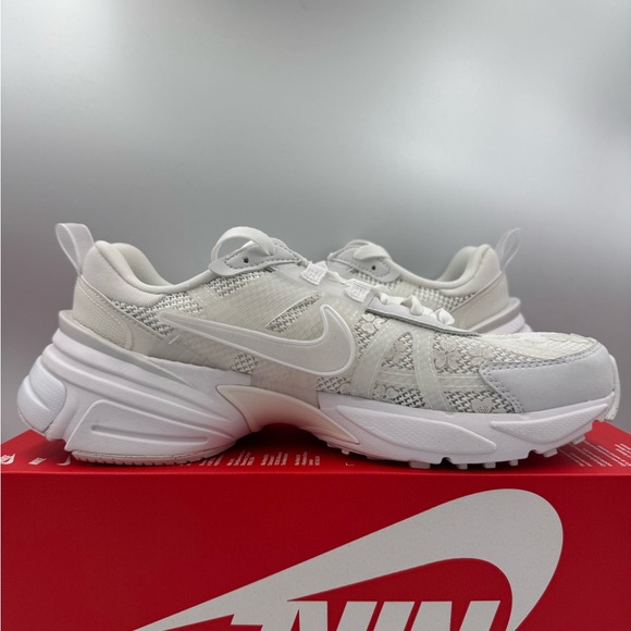 Nike V2K Run White Summit White BRAND NEW Size 10 Women - Picture 6 of 9